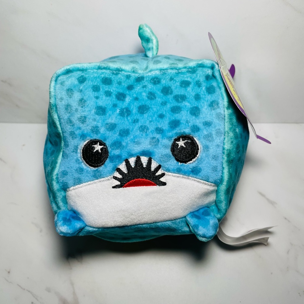 NEW ~ Moosh Moosh ~ HOUDEENIE ~ Plush Squared2 Blue Yellow Whale Flip'ems 4”.